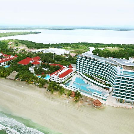 Hotel Las Americas Casa De Playa Картахена Экстерьер фото Aerial view of the resort