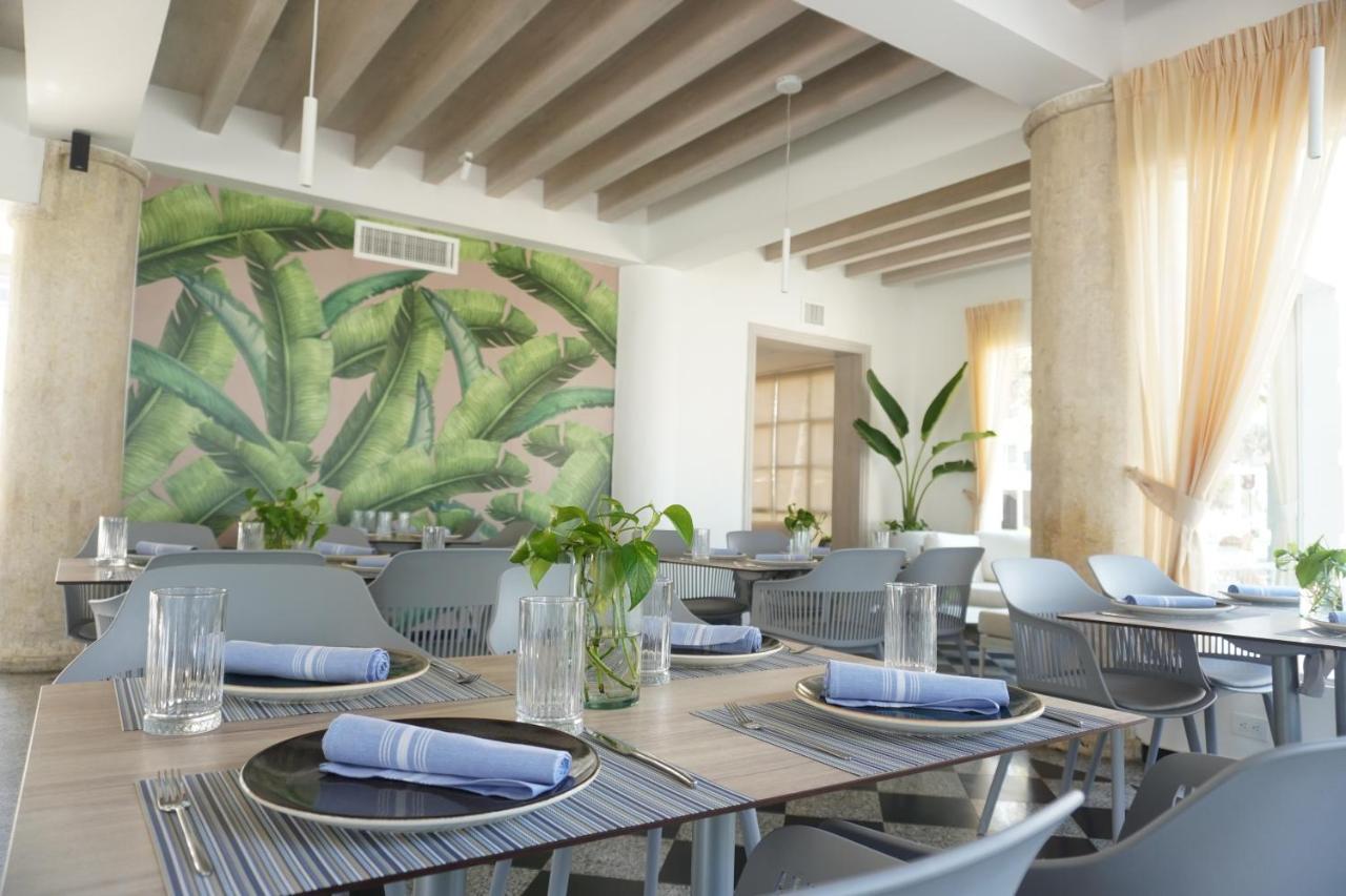 Hotel Las Americas Casa De Playa Картахена Экстерьер фото Interior of the restaurant