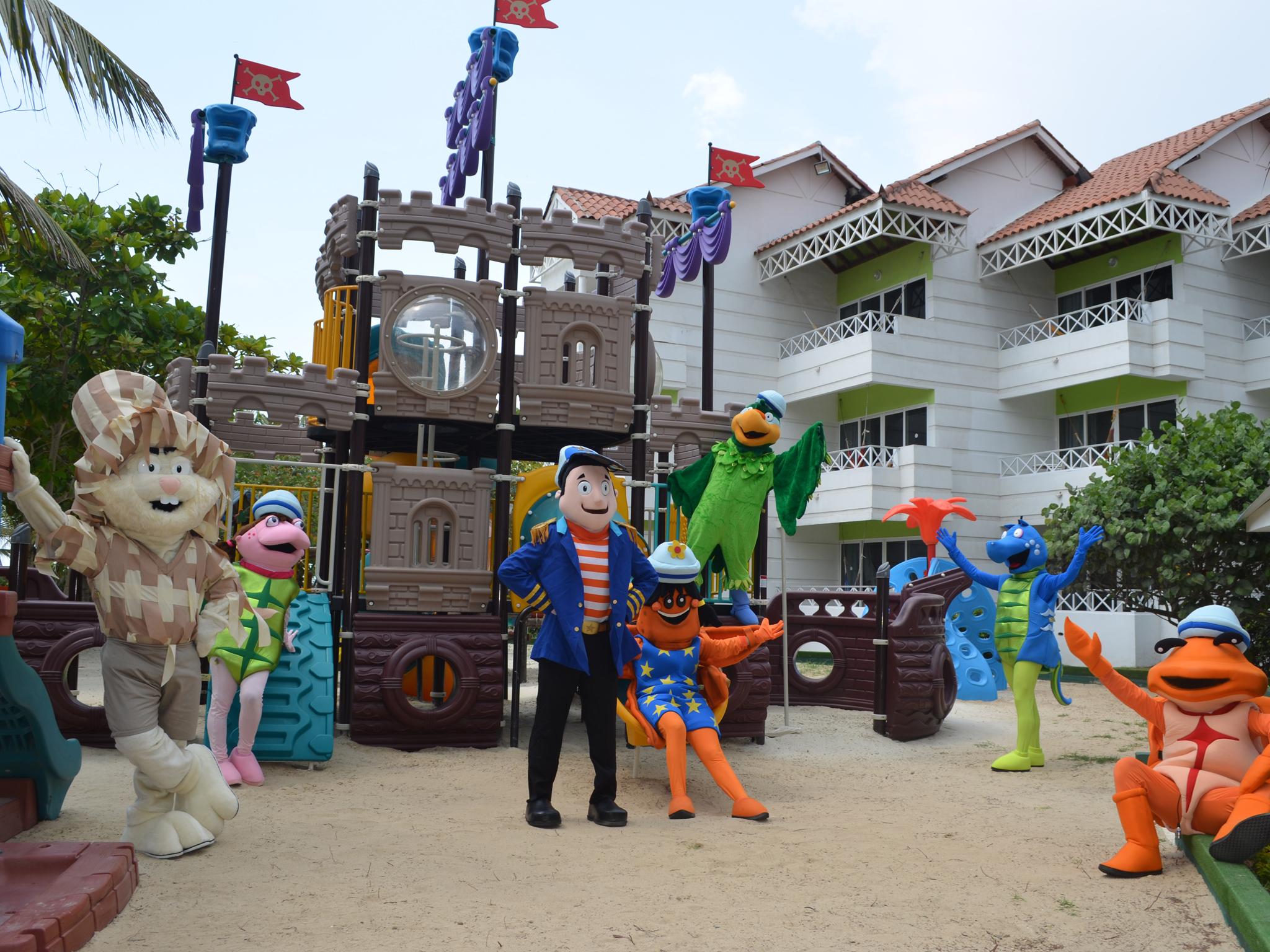 Hotel Las Americas Casa De Playa Картахена Экстерьер фото Characters from the series at Legoland Malaysia Resort