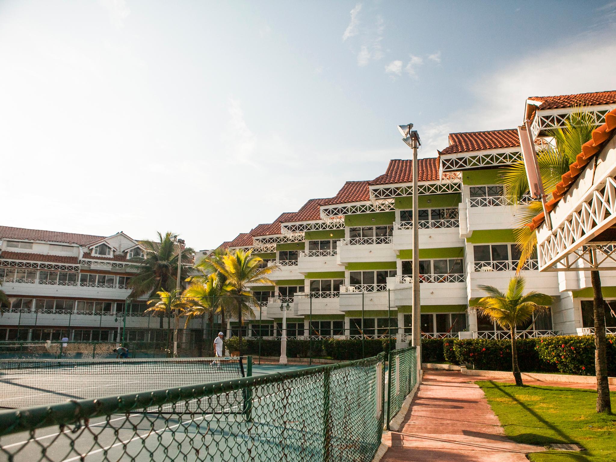 Hotel Las Americas Casa De Playa Картахена Экстерьер фото The school's main building