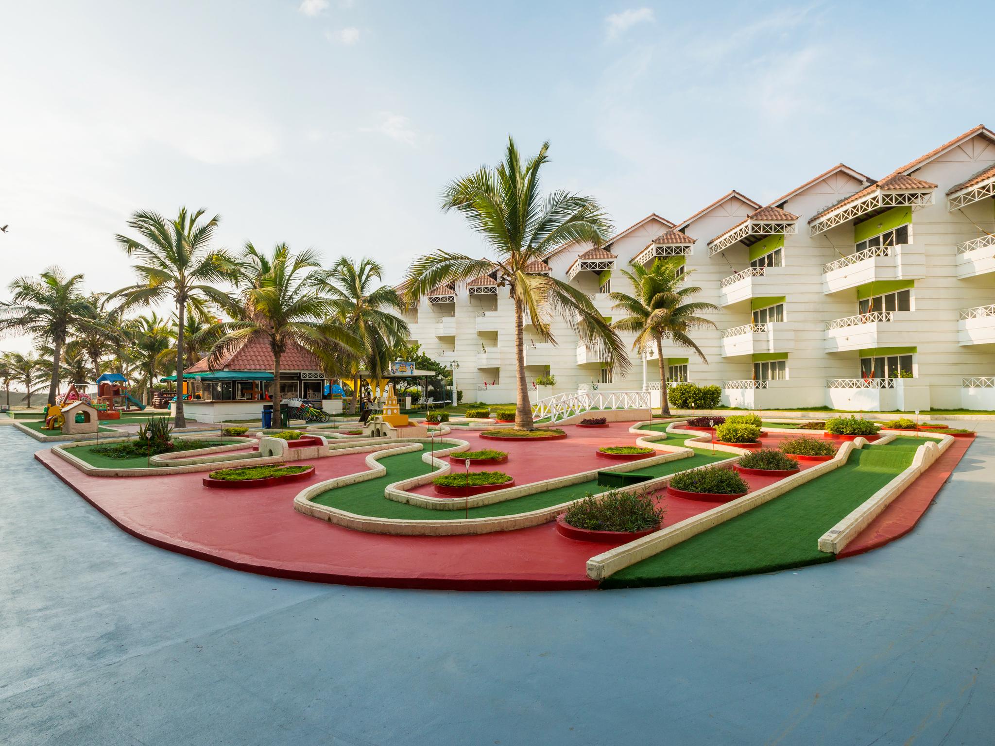 Hotel Las Americas Casa De Playa Картахена Экстерьер фото Miniature golf at the Royal Palm Beach Hotel