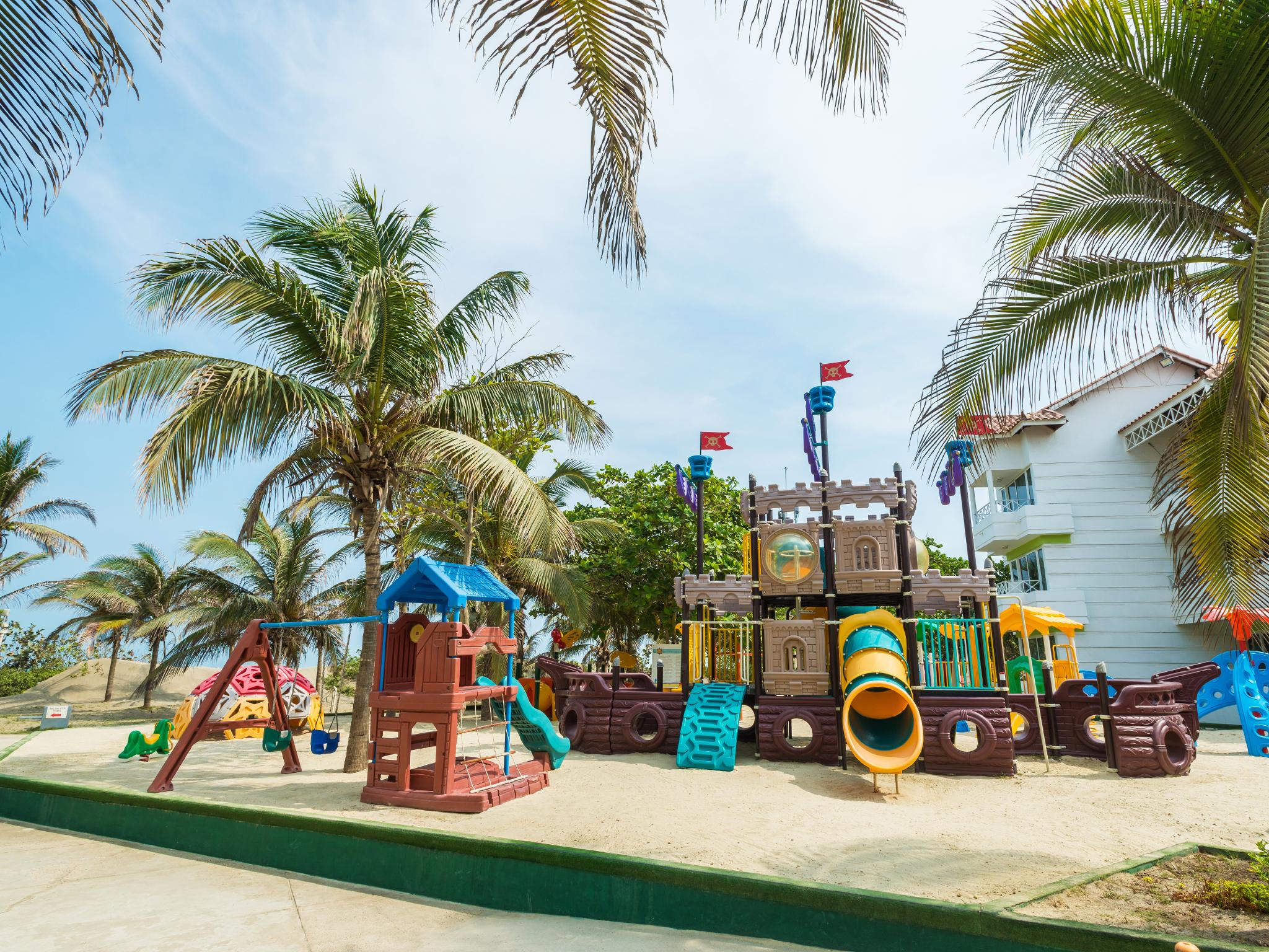 Hotel Las Americas Casa De Playa Картахена Экстерьер фото Playground at the resort