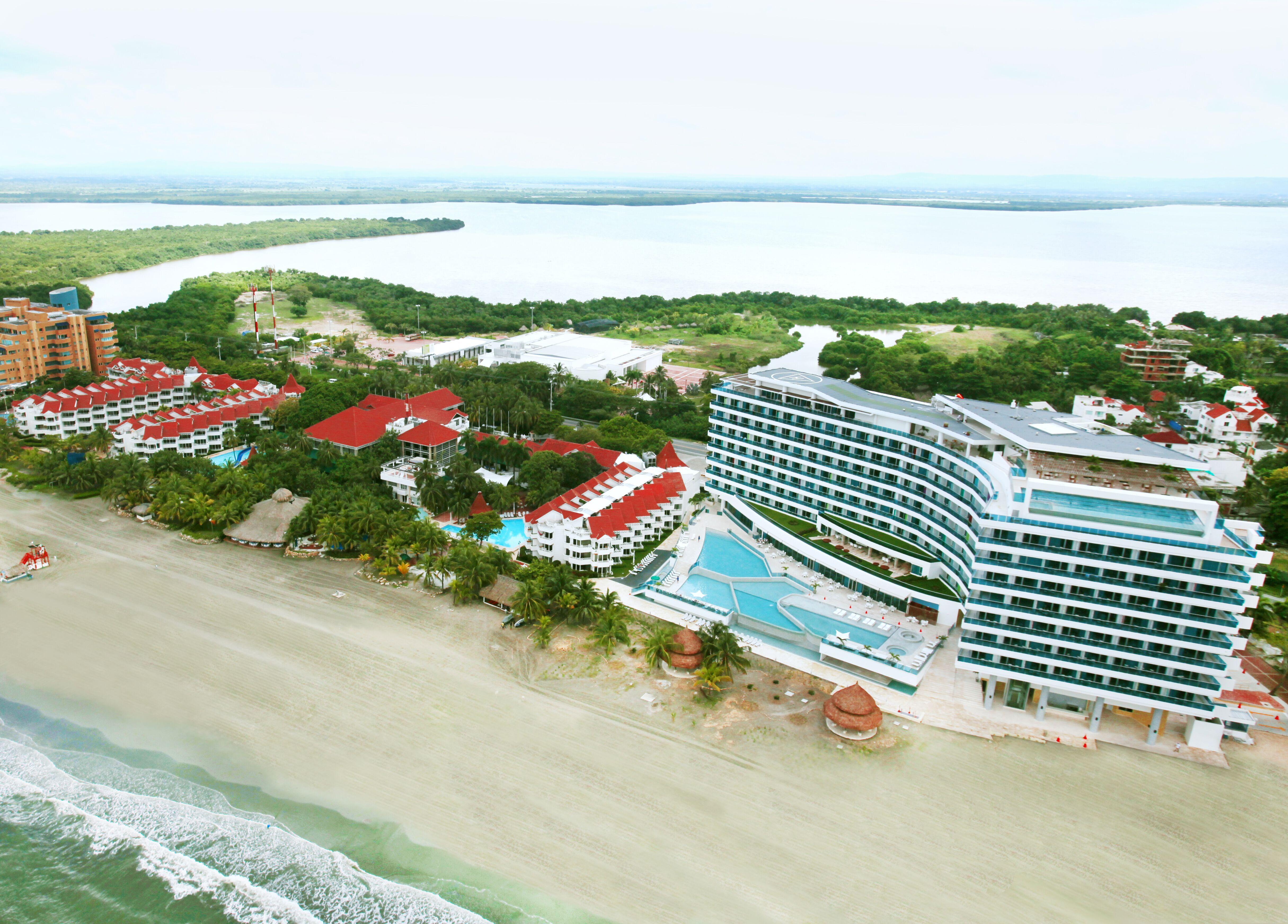 Hotel Las Americas Casa De Playa Картахена Экстерьер фото Aerial view of the resort