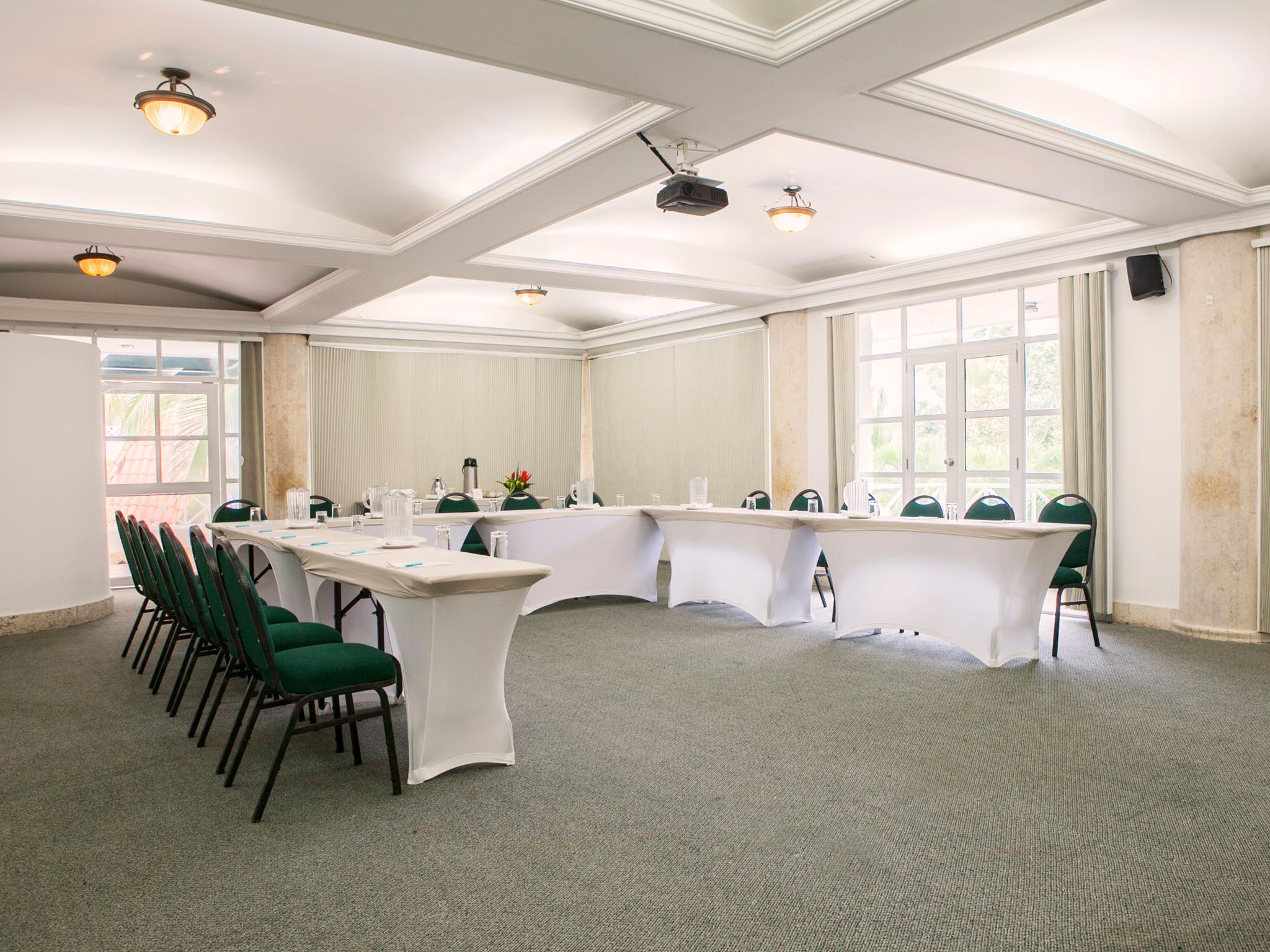 Hotel Las Americas Casa De Playa Картахена Экстерьер фото Meeting room
