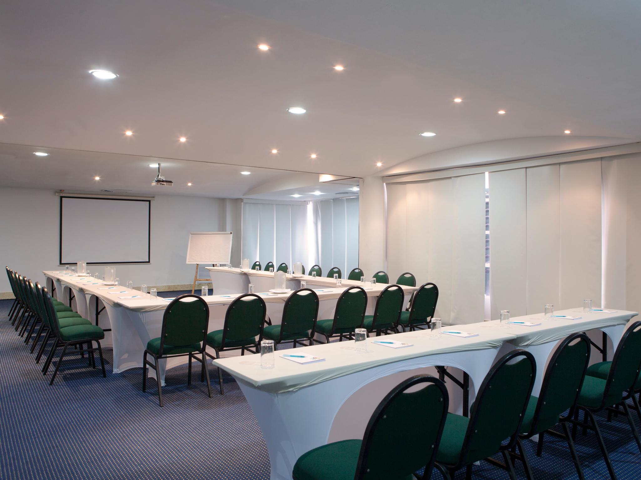 Hotel Las Americas Casa De Playa Картахена Экстерьер фото Meeting room