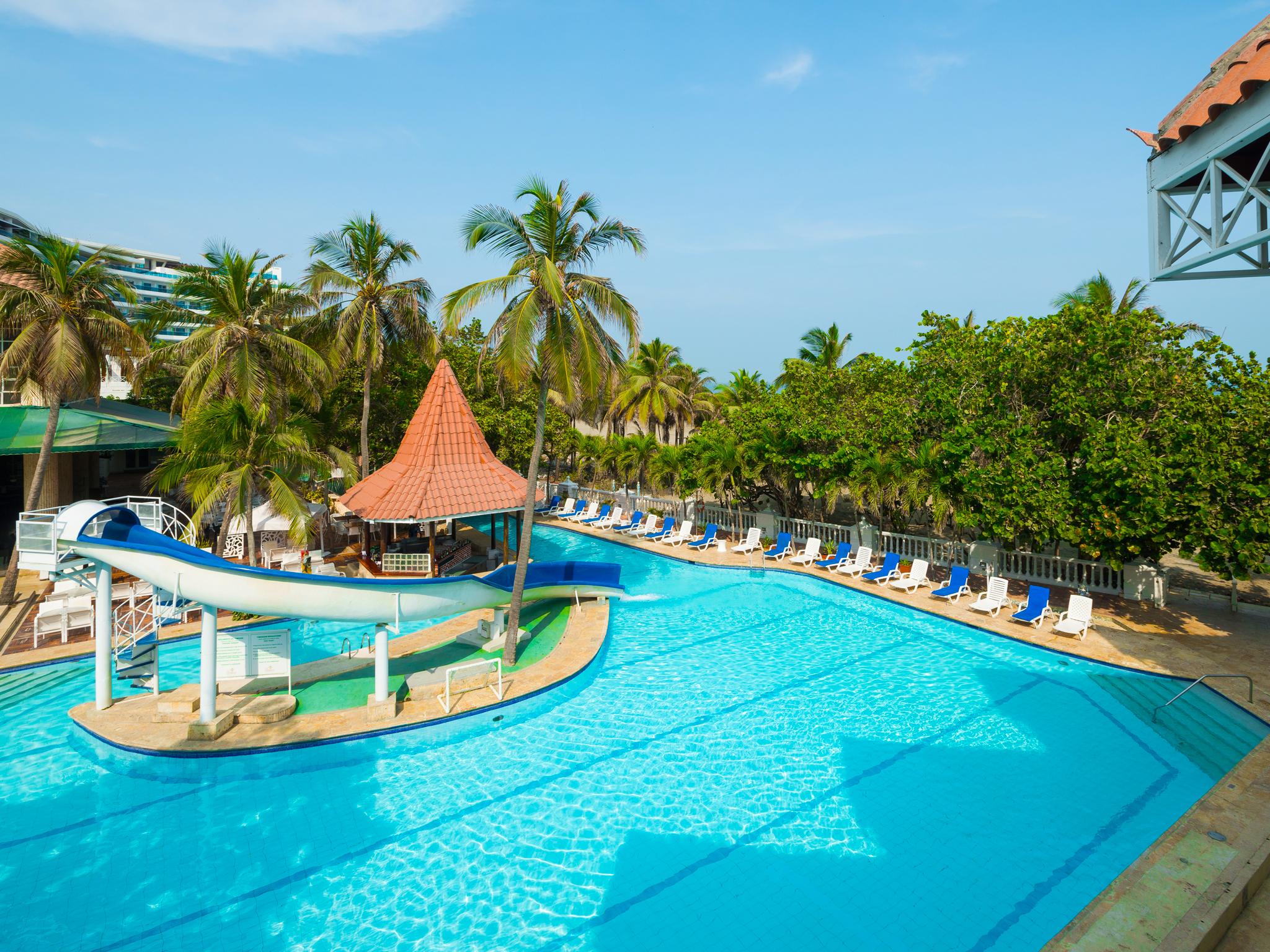 Hotel Las Americas Casa De Playa Картахена Экстерьер фото The swimming pool at the hotel
