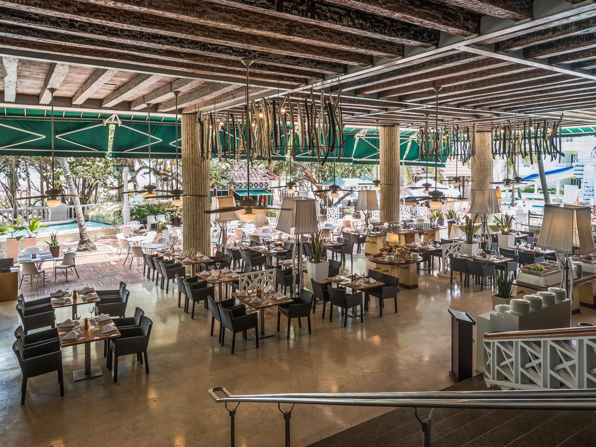 Hotel Las Americas Casa De Playa Картахена Экстерьер фото The Garden Grill