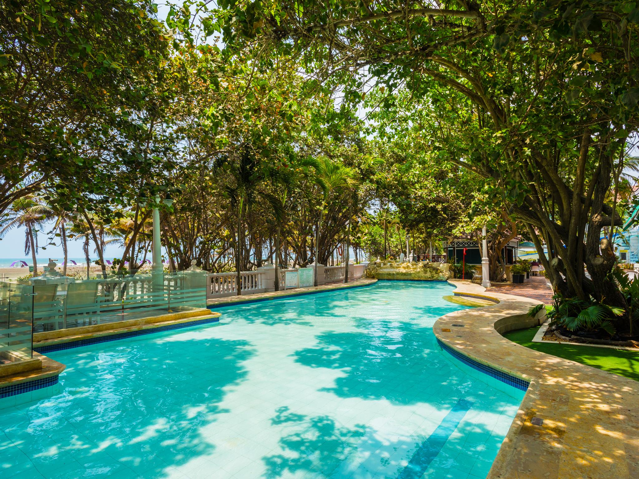Hotel Las Americas Casa De Playa Картахена Экстерьер фото The swimming pool at the hotel